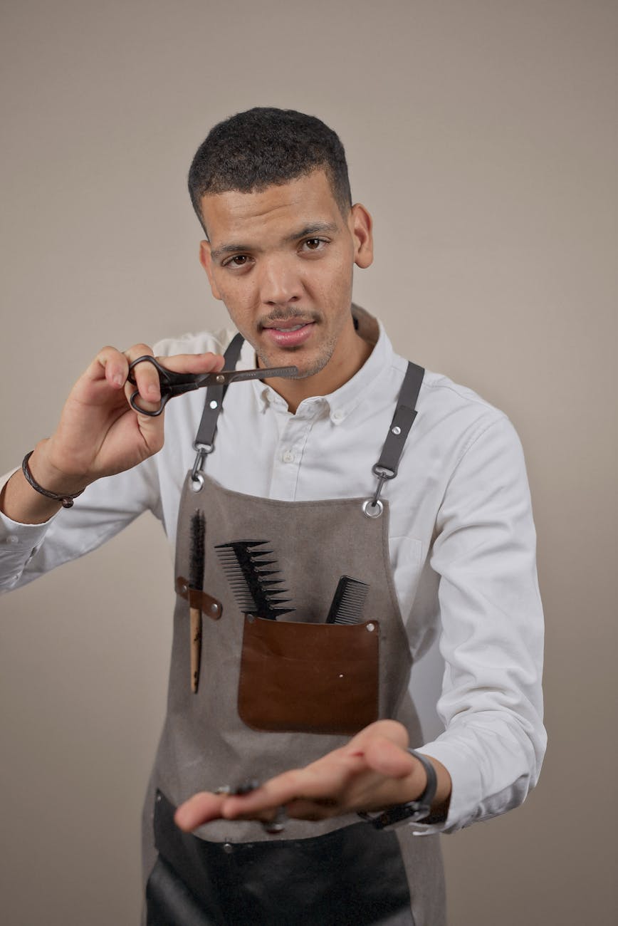 Barbier bei der Arbeit bei Klinge